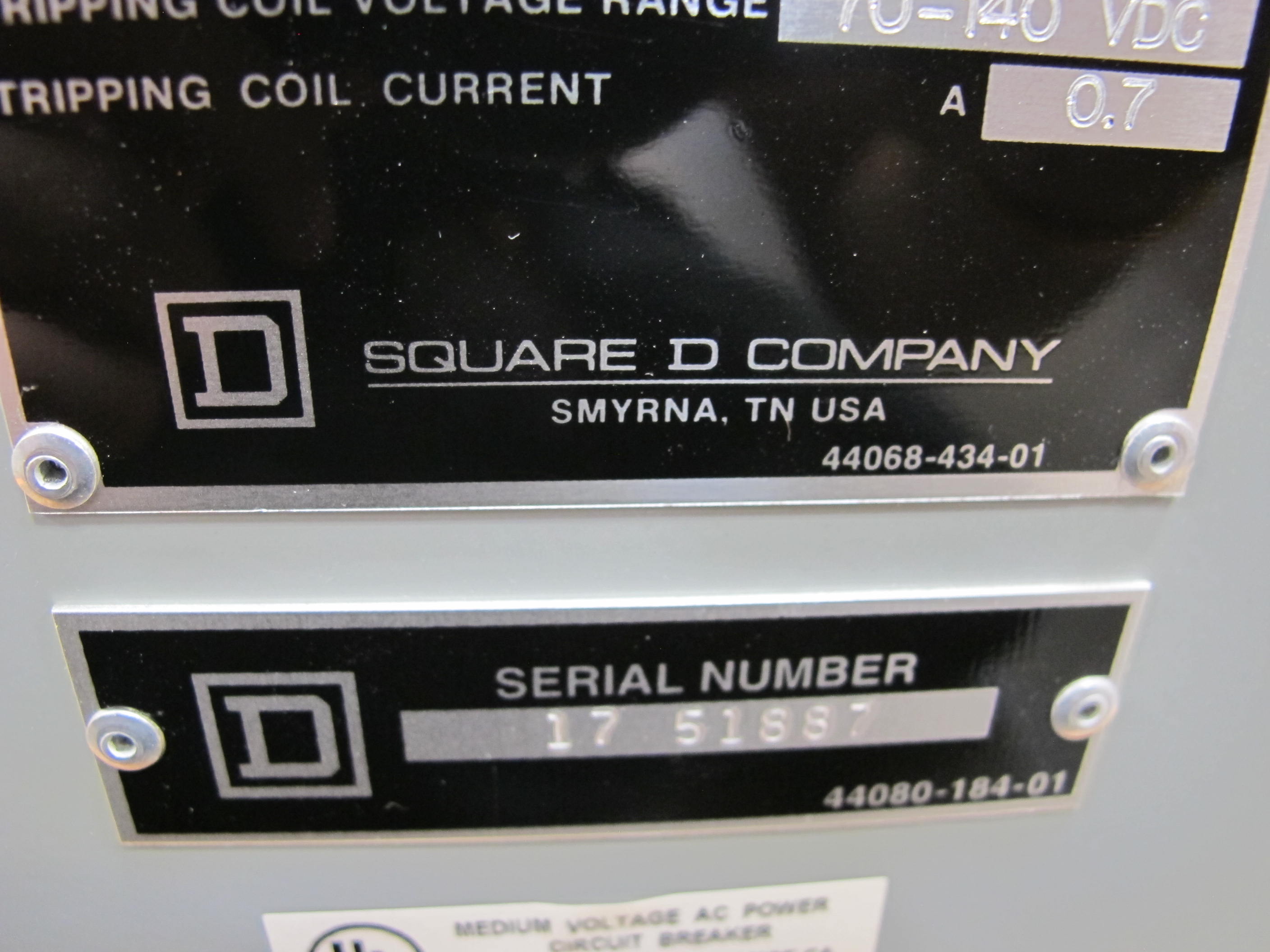 SQUARE-D MEDIUM VOLTAGE CIRCUIT BREAKER, MODEL# F-151, 534, MAX VOLTAGE 15 KV, FREQUENCY 50/60 HZ. LOADING & HANDLING FEE $15-4021